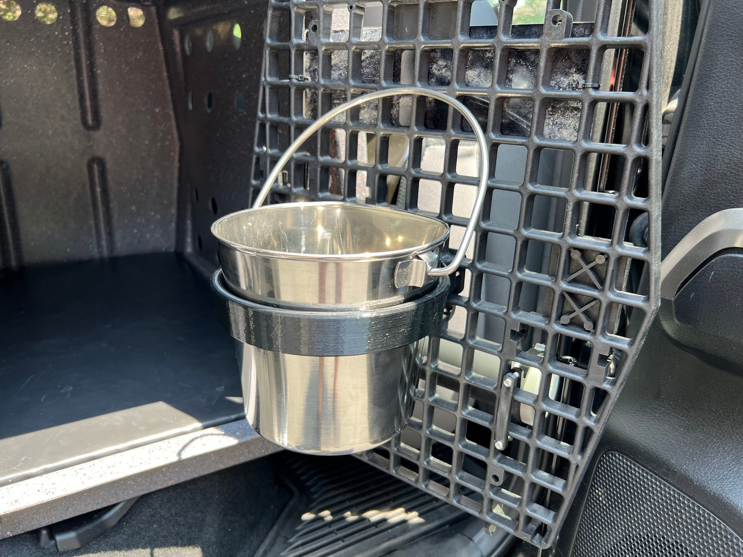 1 Qt, 2 Qt 3D Printed Dog Water Bucket Holder for Ruffland Kennels