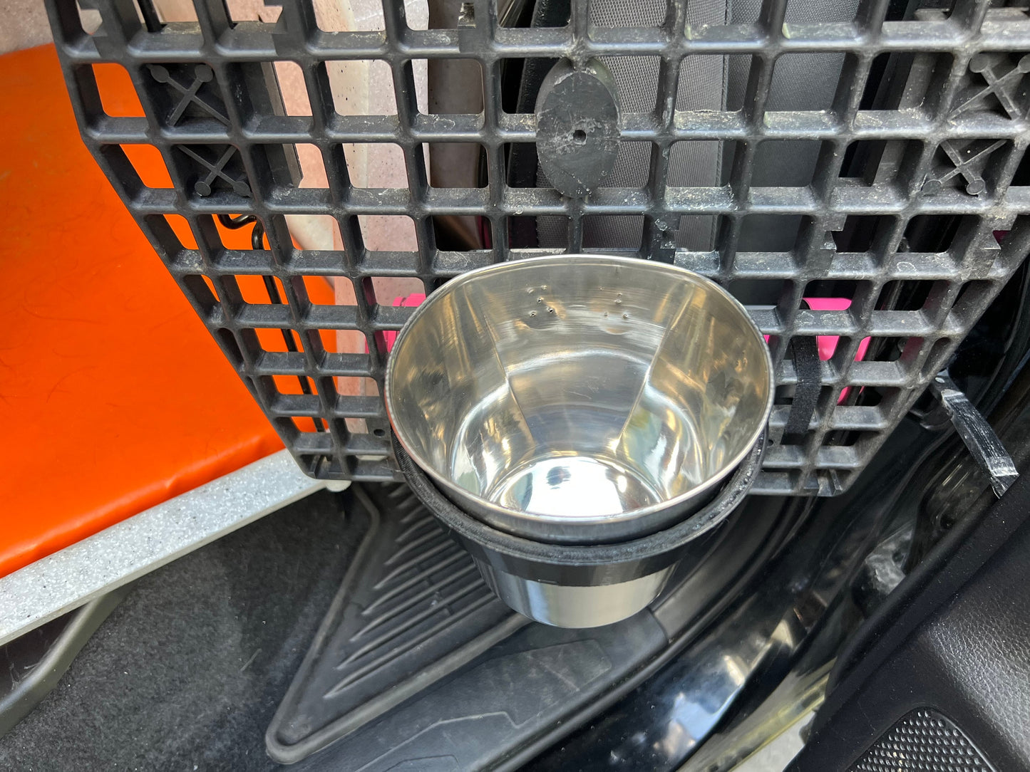 1 Qt, 2 Qt 3D Printed Dog Water Bucket Holder for Ruffland Kennels