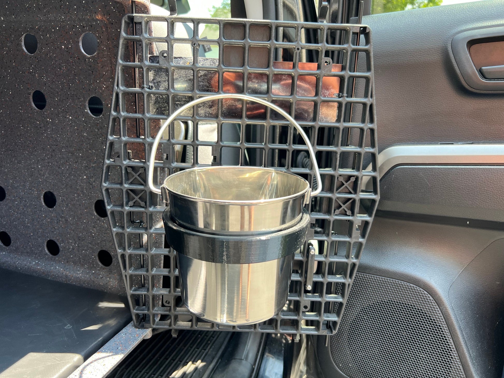 1 Qt, 2 Qt 3D Printed Dog Water Bucket Holder for Ruffland Kennels