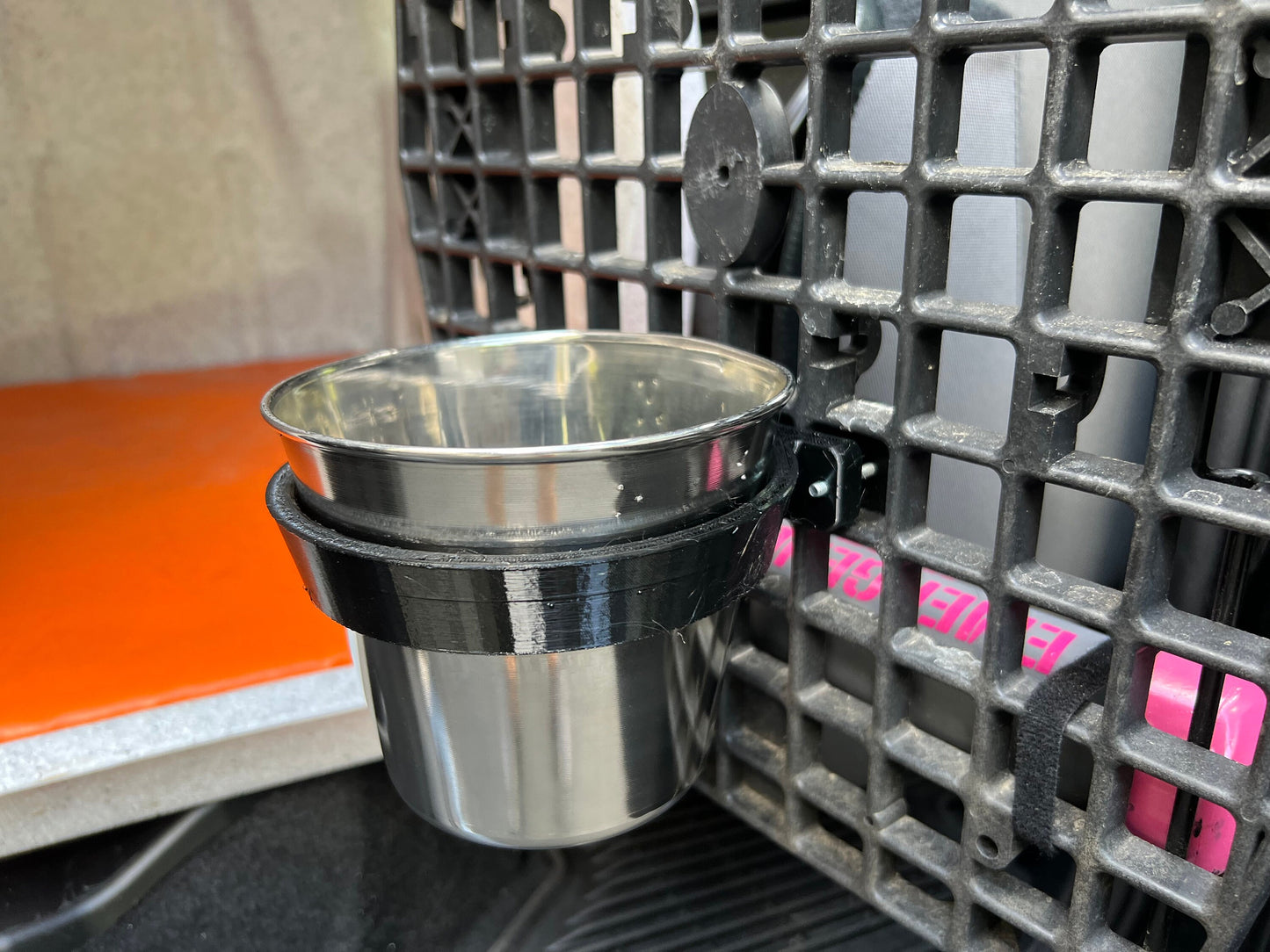 1 Qt, 2 Qt 3D Printed Dog Water Bucket Holder for Ruffland Kennels