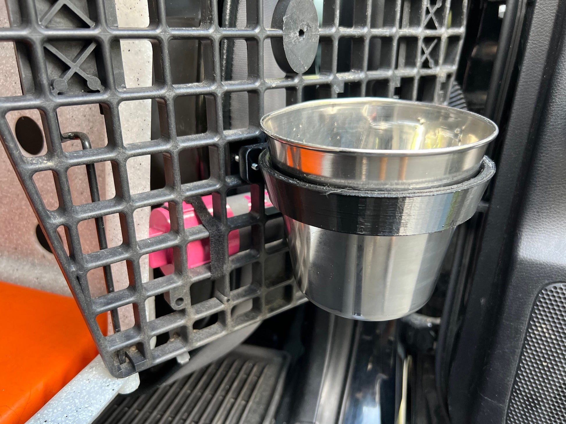 1 Qt, 2 Qt 3D Printed Dog Water Bucket Holder for Ruffland Kennels