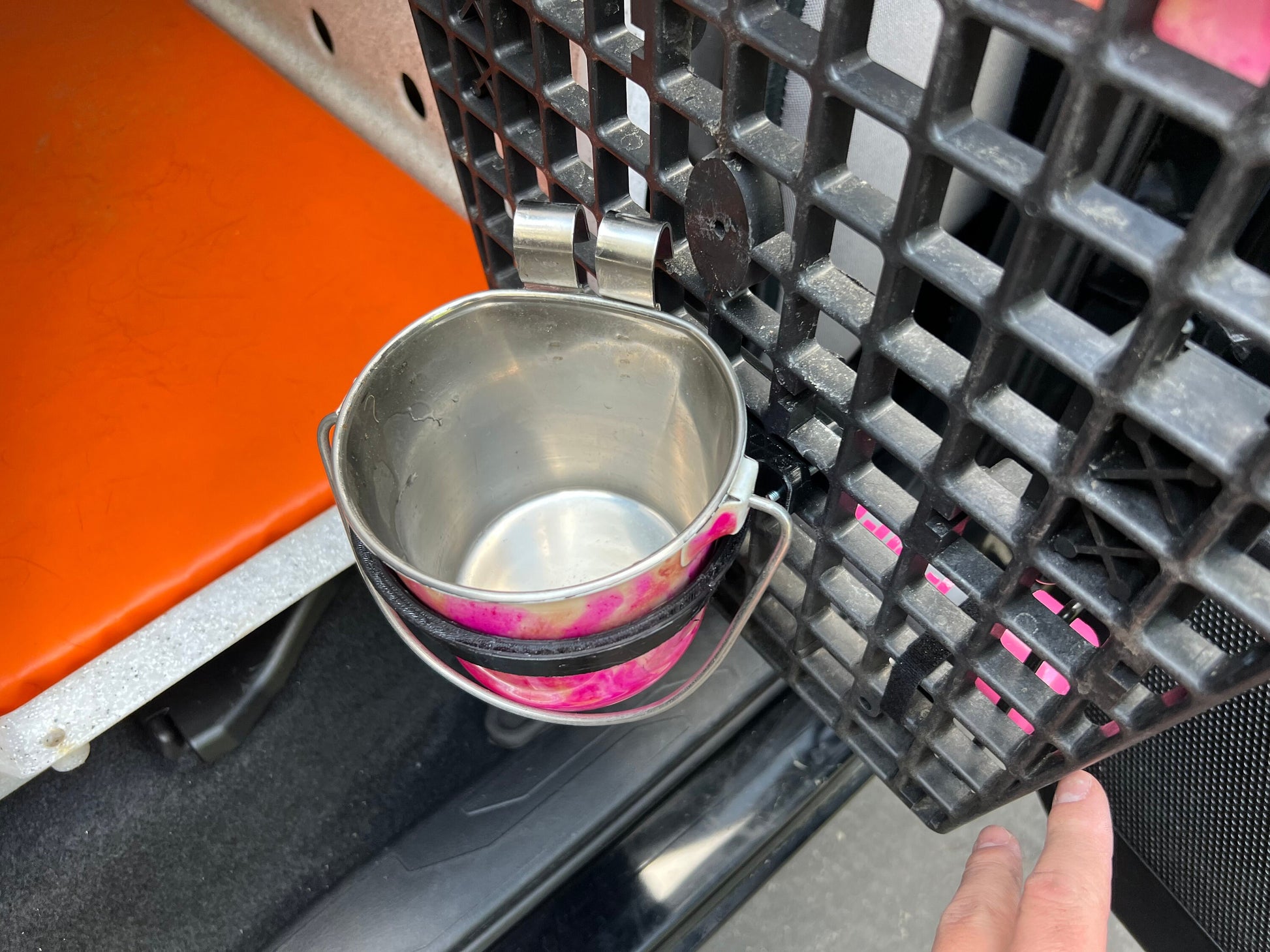 1 Qt, 2 Qt 3D Printed Dog Water Bucket Holder for Ruffland Kennels